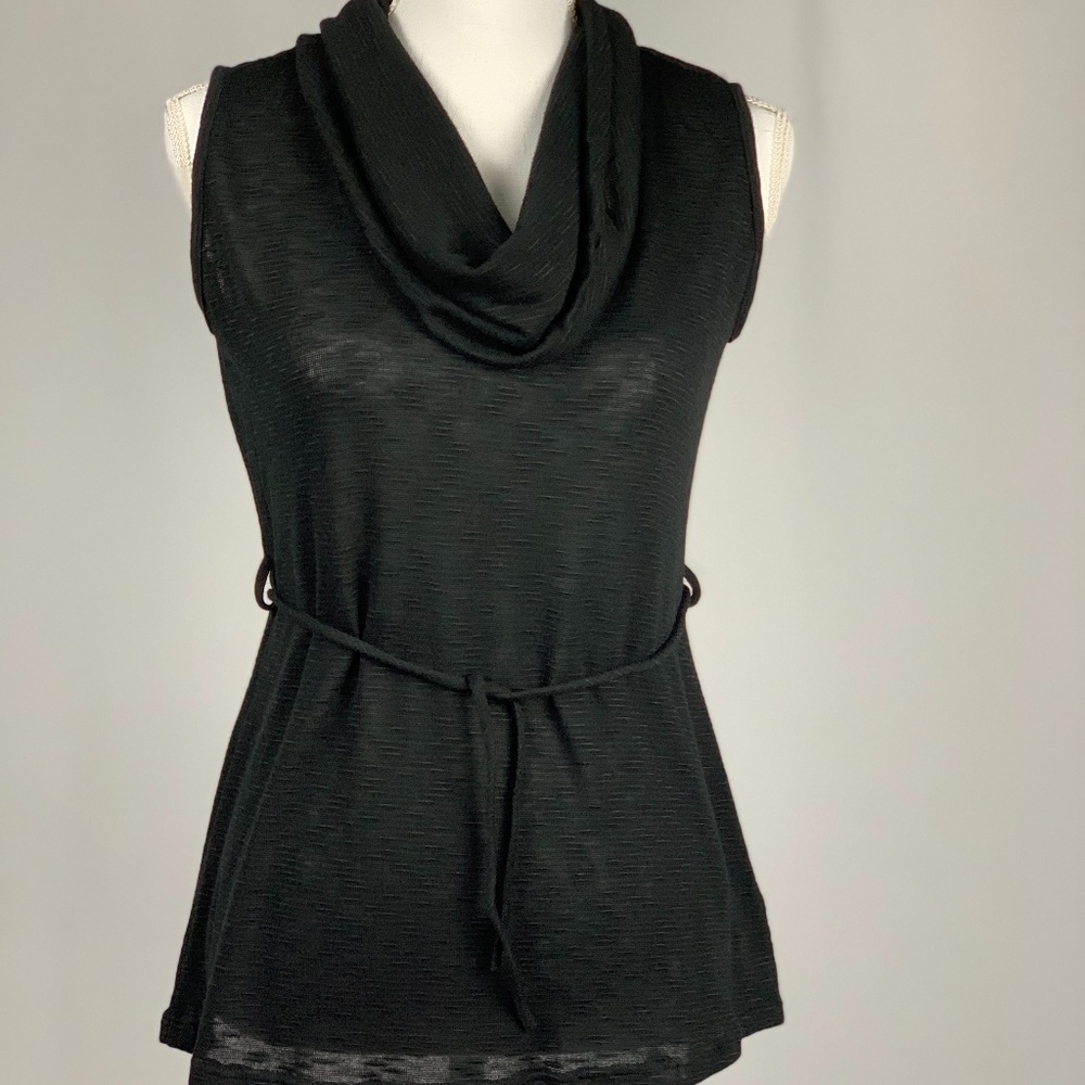 Cute black top
